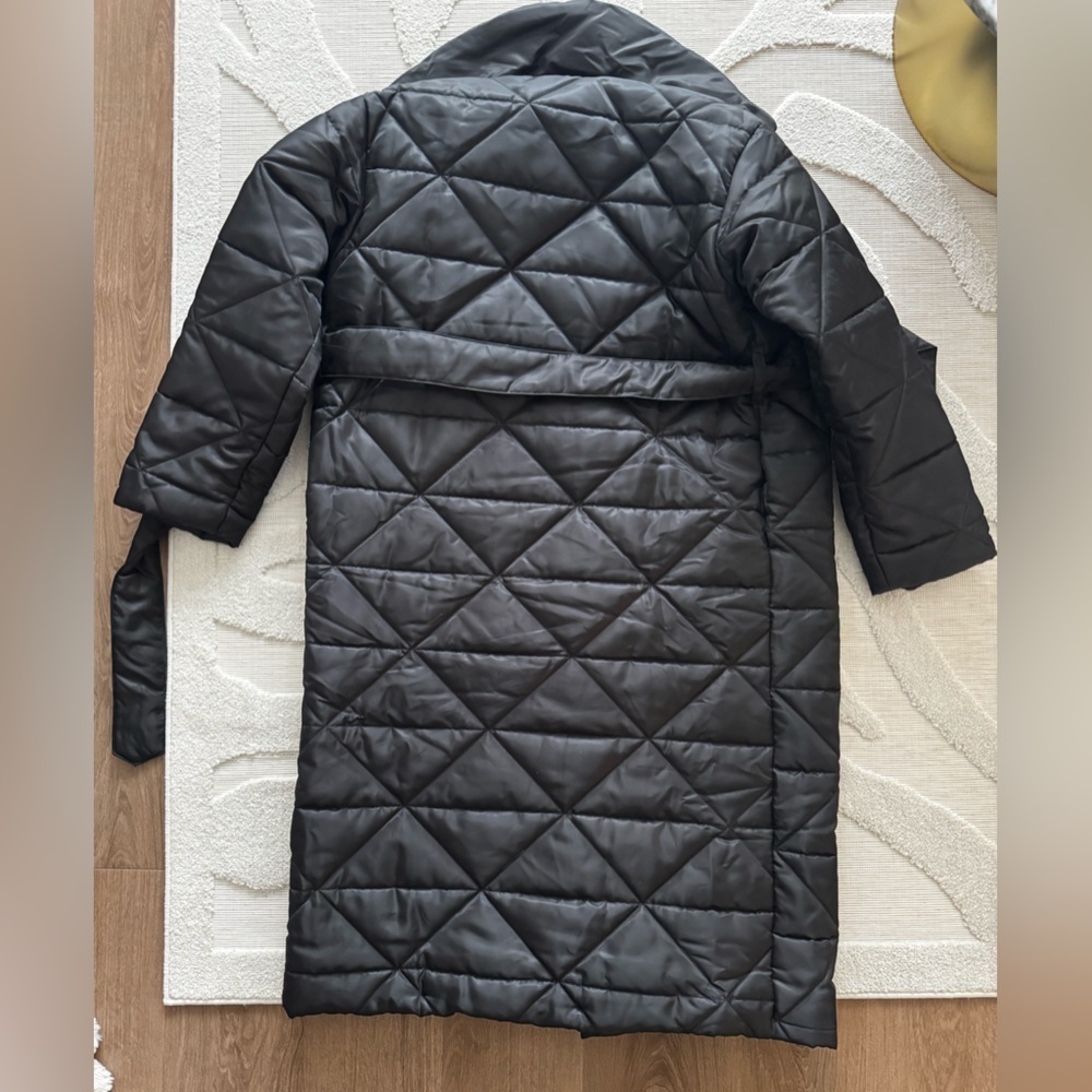 Oversized ASOS DESIGN nylon quilted maxi puffer coat in black - Picture 8 of 10